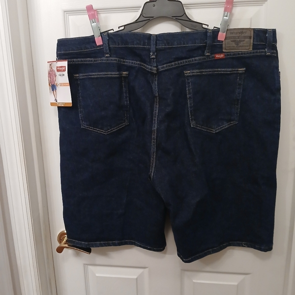 NWT Wrangler Flex Relaxed Fit Men's Shorts Size 46 Dark Wash - Picture 7 of 7